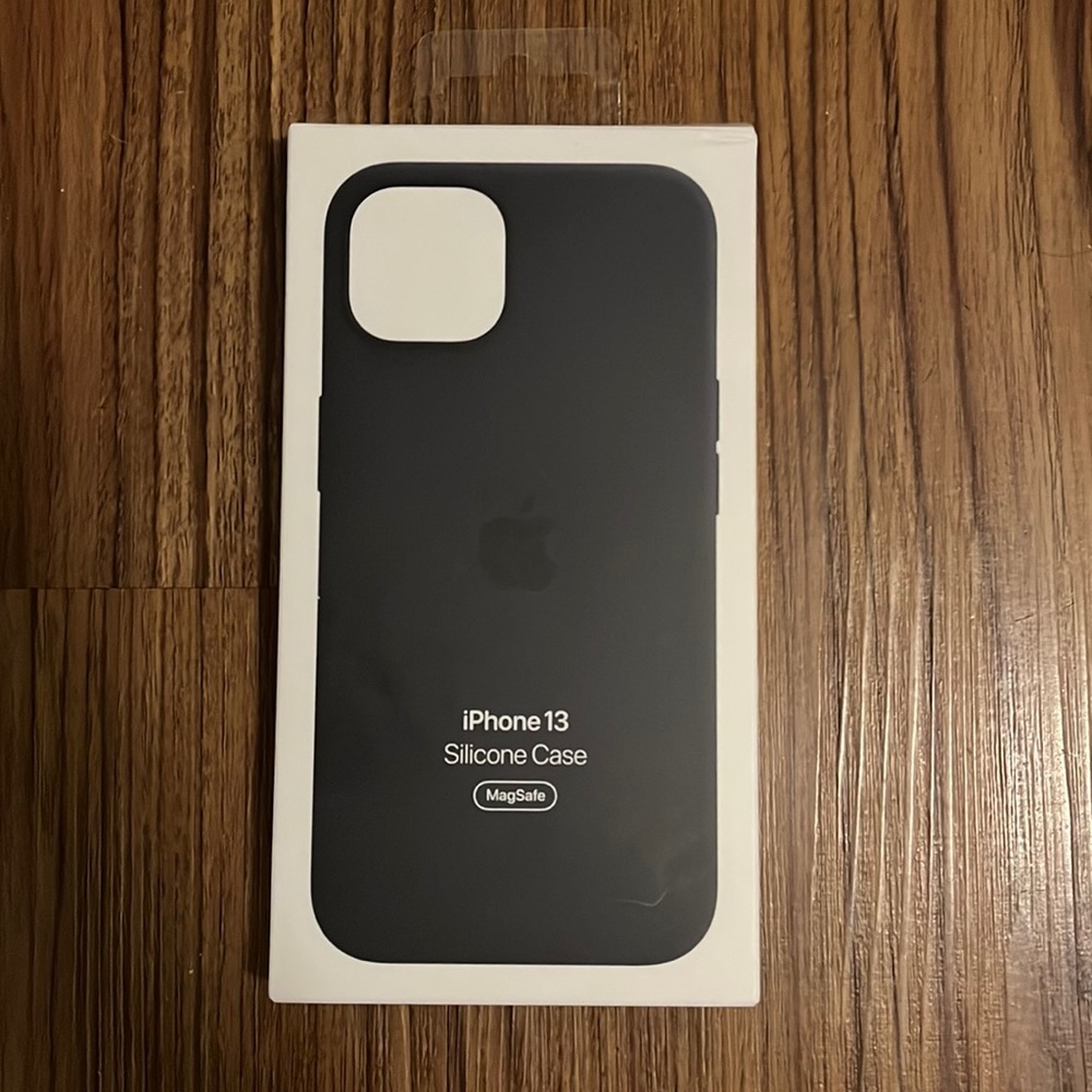 Apple iPhone 13 MagSafe Silicone Case